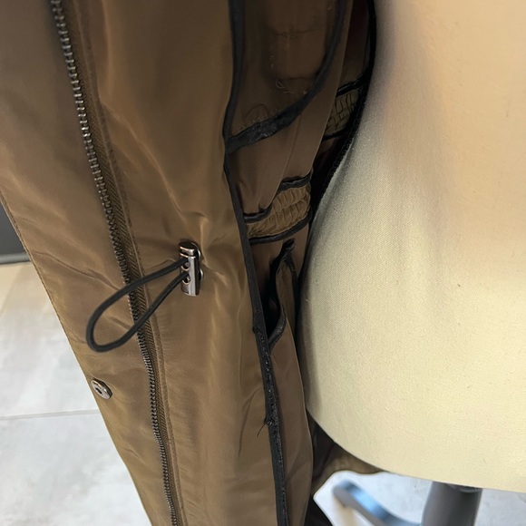 BCBG Olive green jacket. EUC. - Picture 8 of 8